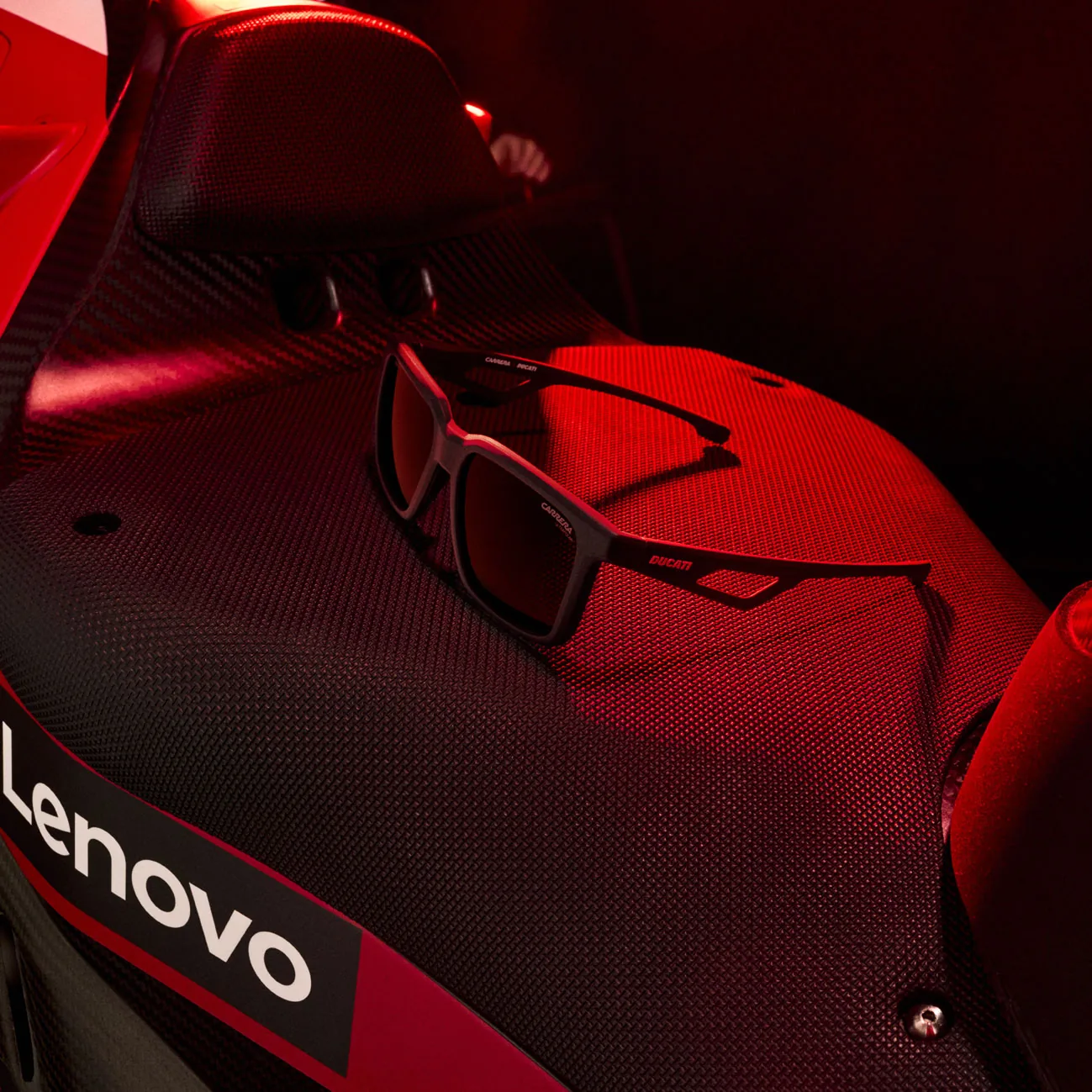 Carrera Ducati — Velocidad italiana, precisión racing