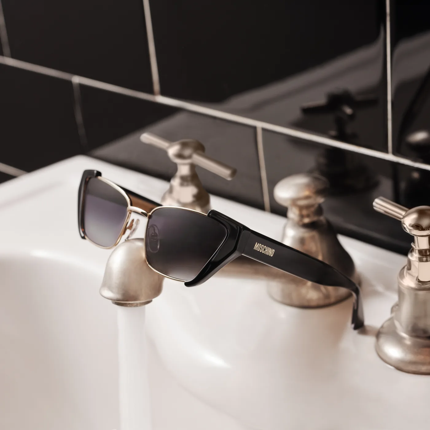 Moschino eyewear modelo 3